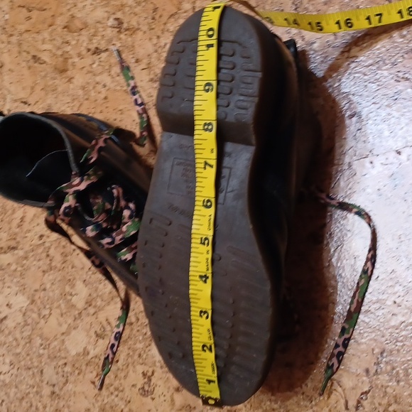 Dr. Martens Vintage Made In England 6 Hole Short Leather Boots Women's Size 8.5 - Picture 10 of 12